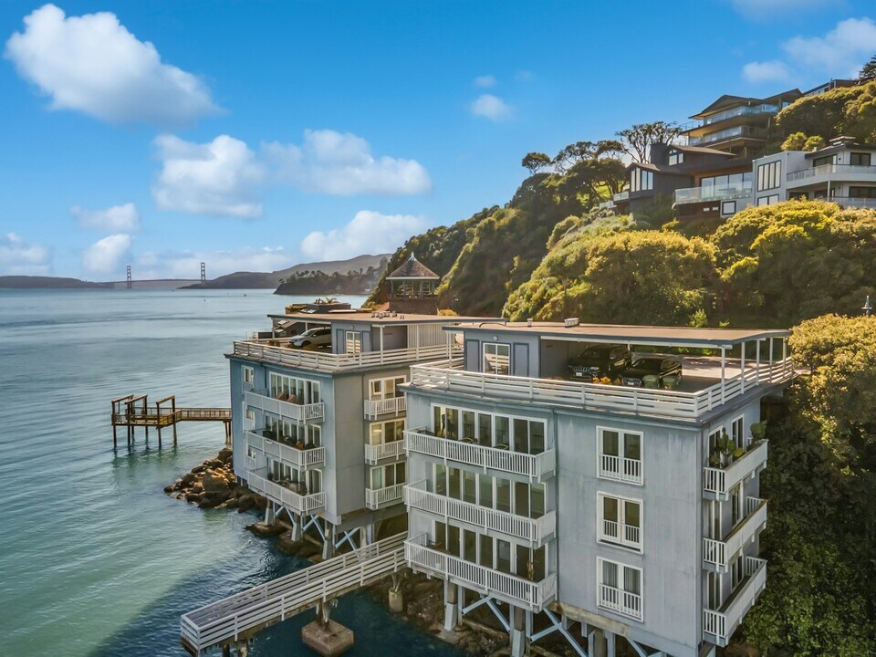 2038 Paradise Dr in Tiburon, CA - Building Photo
