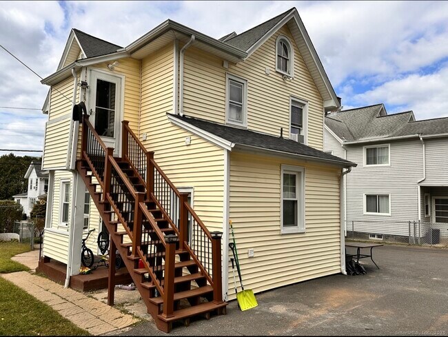 22 Hodge Ave in Ansonia, CT - Building Photo - Building Photo