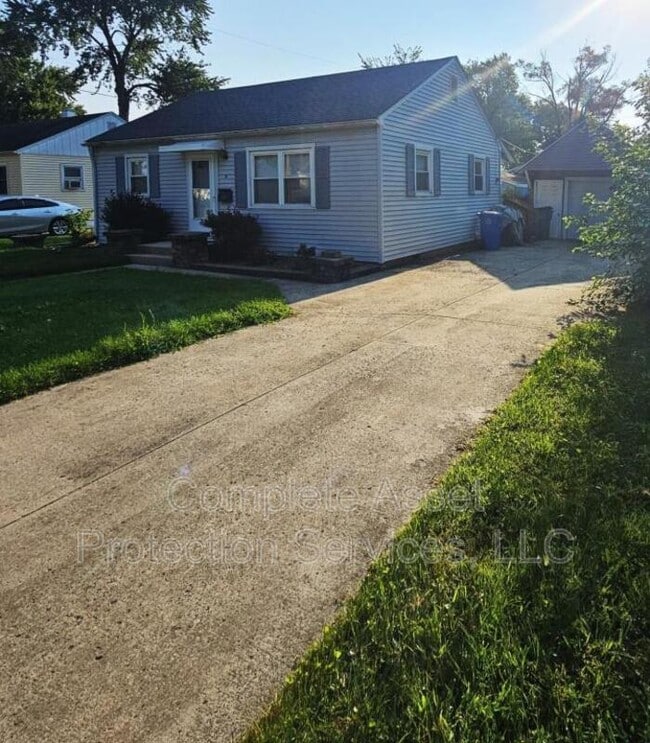 31 Walnut Pkwy in Crown Point, IN - Building Photo - Building Photo