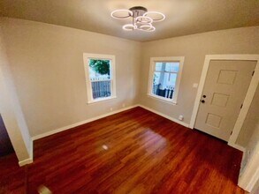 8236 N Olympia St in Portland, OR - Building Photo - Building Photo