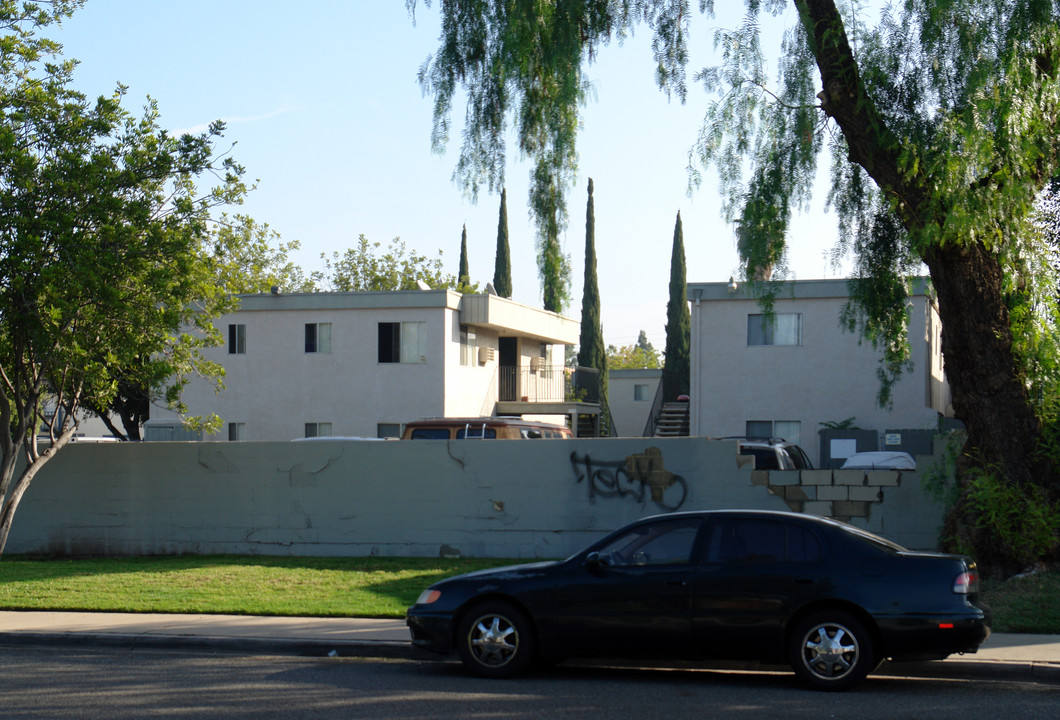 Villa De Oro in El Cajon, CA - Building Photo