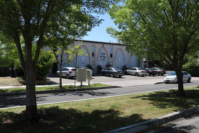 Casa La Paz on Silver in Albuquerque, NM - Foto de edificio - Building Photo