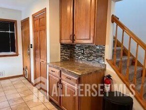 12 Burlew Pl in Sayreville, NJ - Building Photo - Building Photo