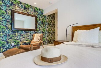 435 Ridgewood Rd in Key Biscayne, FL - Building Photo - Building Photo