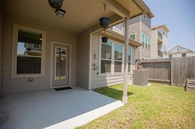 3415 Avondale Vw Dr in Houston, TX - Building Photo - Building Photo