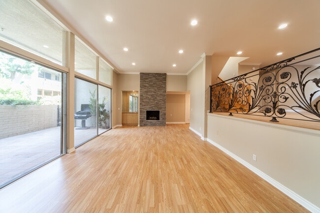 property at 5276 Lindley Ave