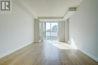 1901 OLIVE 20 Ave in Toronto, ON - Building Photo - Building Photo