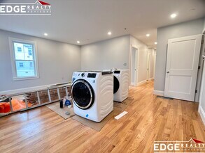 38 Shepard St, Unit 2 in Boston, MA - Foto de edificio - Building Photo