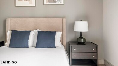 1414 Wood Hollow Dr, Unit 1-414 in Houston, TX - Foto de edificio - Building Photo