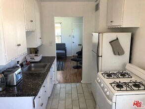 4019 1/2 McLaughlin Ave in Los Angeles, CA - Foto de edificio - Building Photo