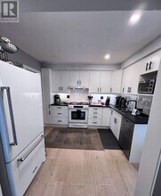 33 Alhart Dr in Toronto, ON - Building Photo - Building Photo