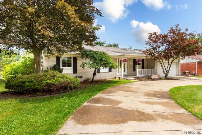 21918 Knudsen Dr in Grosse Ile Township, MI - Building Photo - Building Photo