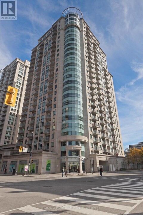 200-1200 Rideau St in Ottawa, ON - Building Photo