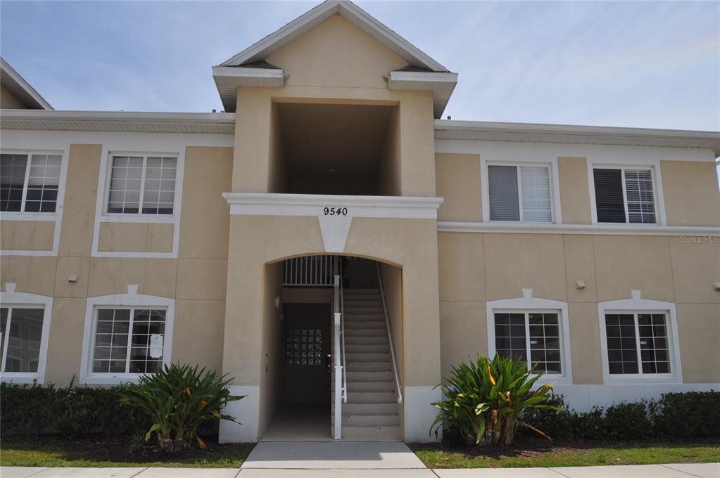 9540 Newdale Way-Unit -102 in Riverview, FL - Foto de edificio