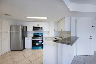 2351 Douglas Rd, Unit 701 in Miami, FL - Building Photo - Building Photo