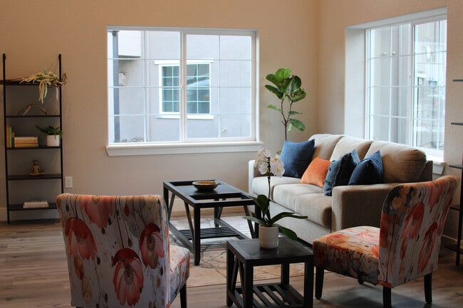 Cottages at Laguna in Sacramento, CA - Building Photo - Building Photo