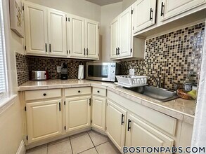 32 Kingsdale St in Boston, MA - Foto de edificio - Building Photo