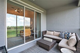 11841 Venetian Lagoon Dr in Ft. Myers, FL - Building Photo