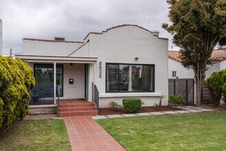 8936 S Manhattan Pl in Los Angeles, CA - Building Photo - Building Photo