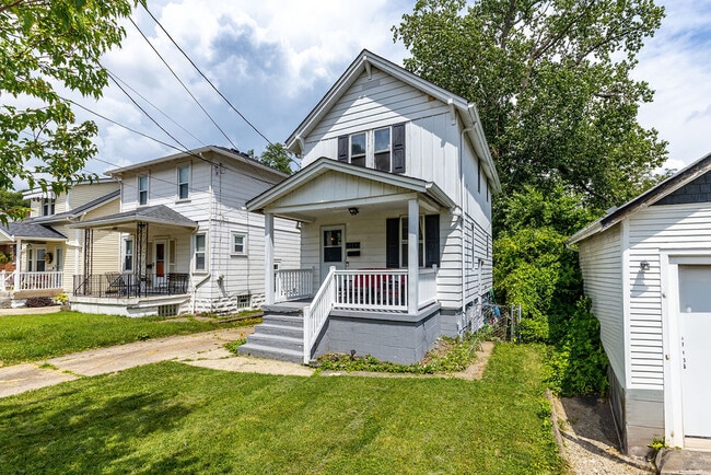 3242 Stanhope Ave in Cincinnati, OH - Building Photo - Building Photo