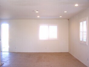 37815 Banyan Pl in Palmdale, CA - Building Photo - Building Photo