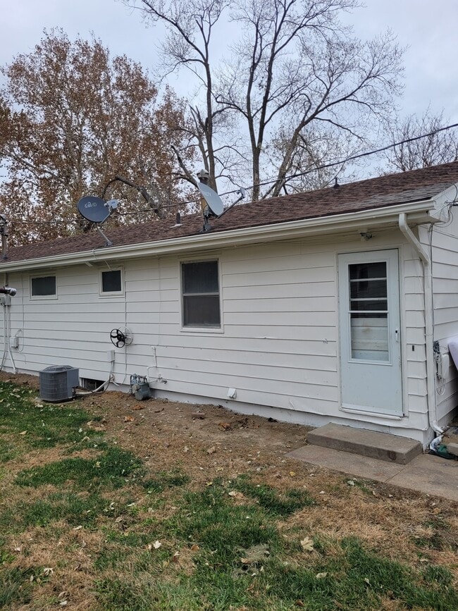 2216 Lincoln Ave in Plattsmouth, NE - Building Photo - Building Photo