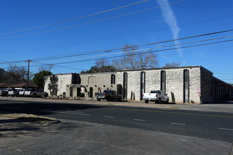 Berkman Court in Austin, TX - Foto de edificio - Building Photo