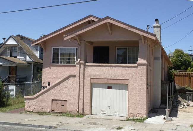 2031 Vicksburg Ave in Oakland, CA - Building Photo - Building Photo