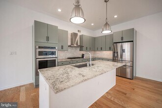 444 Fairmount Ave in Philadelphia, PA - Building Photo - Building Photo