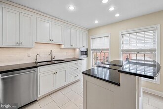 922 Fell St in Baltimore, MD - Building Photo - Building Photo