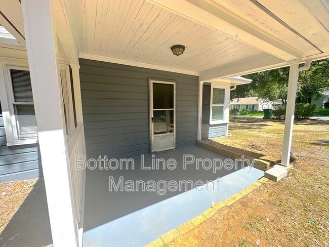 2115 Double Oaks Rd in Charlotte, NC - Building Photo - Building Photo