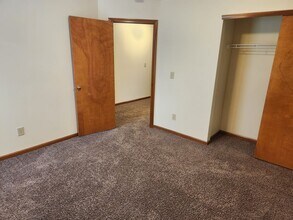 1586 Bush Hill Dr in Lancaster, OH - Building Photo - Building Photo