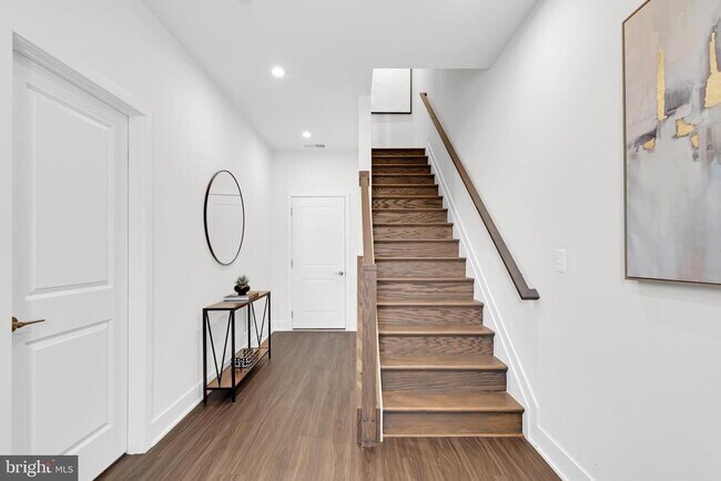 13725 Aviation Pl in Herndon, VA - Building Photo - Building Photo