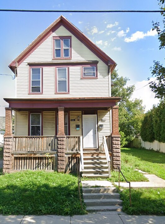 1944 N 22nd St-Unit -Upper in Milwaukee, WI - Building Photo