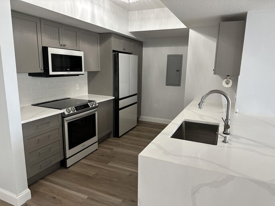 1551 N Flagler Dr in West Palm Beach, FL - Building Photo