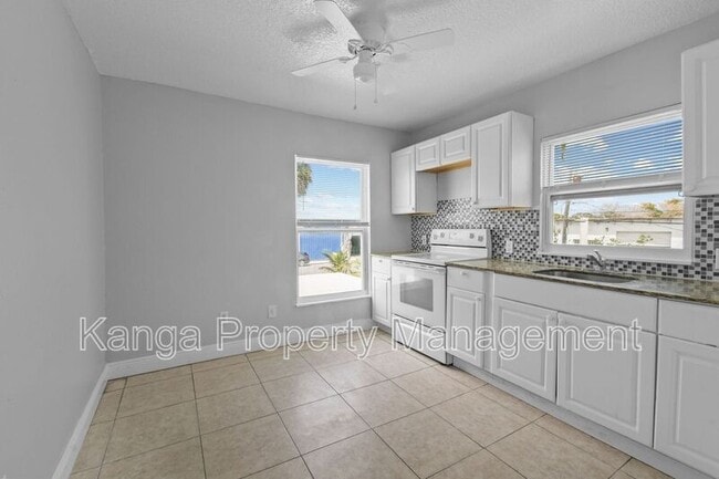 3721 Henry Ave in West Palm Beach, FL - Building Photo - Building Photo