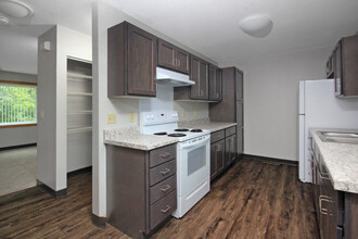 Cascade Apartments in Fergus Falls, MN - Building Photo - Building Photo