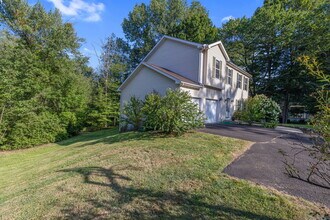 943 Mt Vernon Rd in Southington, CT - Building Photo - Building Photo