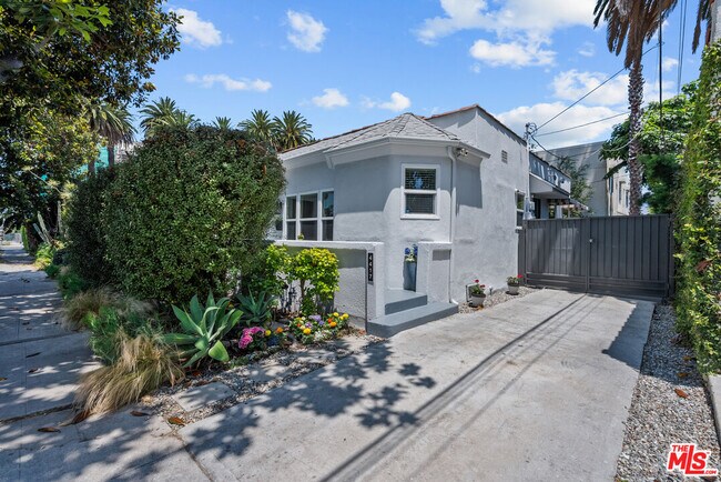 4417 W 29th St in Los Angeles, CA - Building Photo - Building Photo