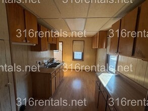 521 W 5th St in Newton, KS - Building Photo - Building Photo