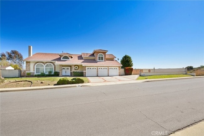 1140 Regal Canyon Dr