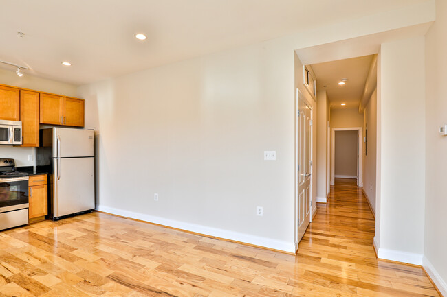 1319 Park Rd NW in Washington, DC - Building Photo - Interior Photo