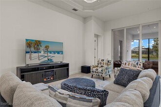 8880 Redonda Dr in Naples, FL - Foto de edificio - Building Photo