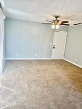 614 4th St N, Unit B in Jacksonville Beach, FL - Building Photo - Building Photo