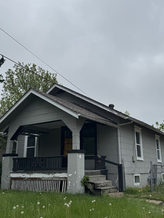 2209 SW Martin Ct in Topeka, KS - Building Photo