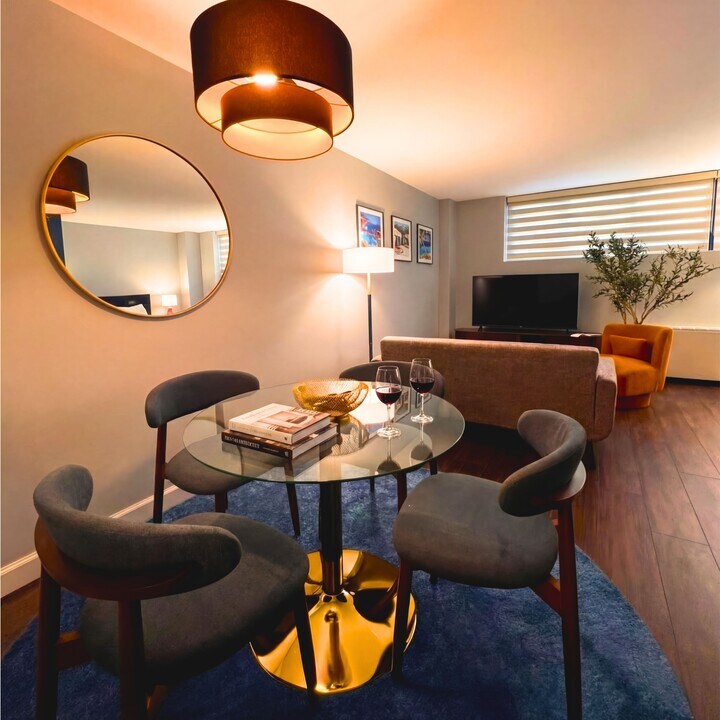 2030 F St NW, Unit 111 in Washington, DC - Foto de edificio