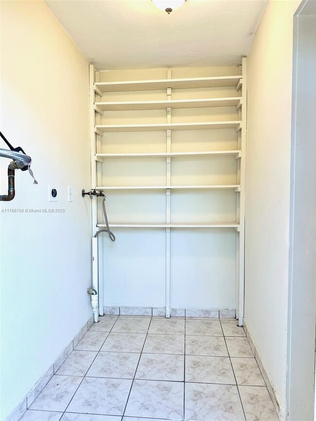 202 SE 3rd Pl in Dania Beach, FL - Building Photo - Building Photo