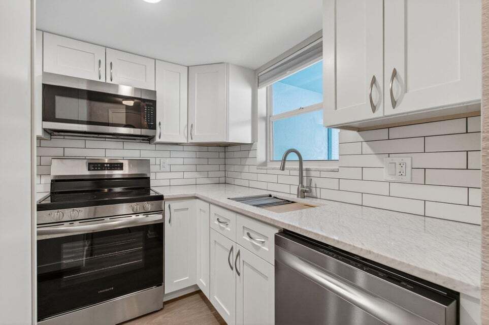 750 Rider Rd in Boynton Beach, FL - Foto de edificio