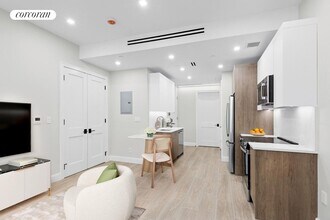 760 Metropolitan Ave in Brooklyn, NY - Foto de edificio - Building Photo