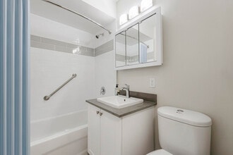 Lakewood Apartments II in Mississauga, ON - Building Photo - Building Photo